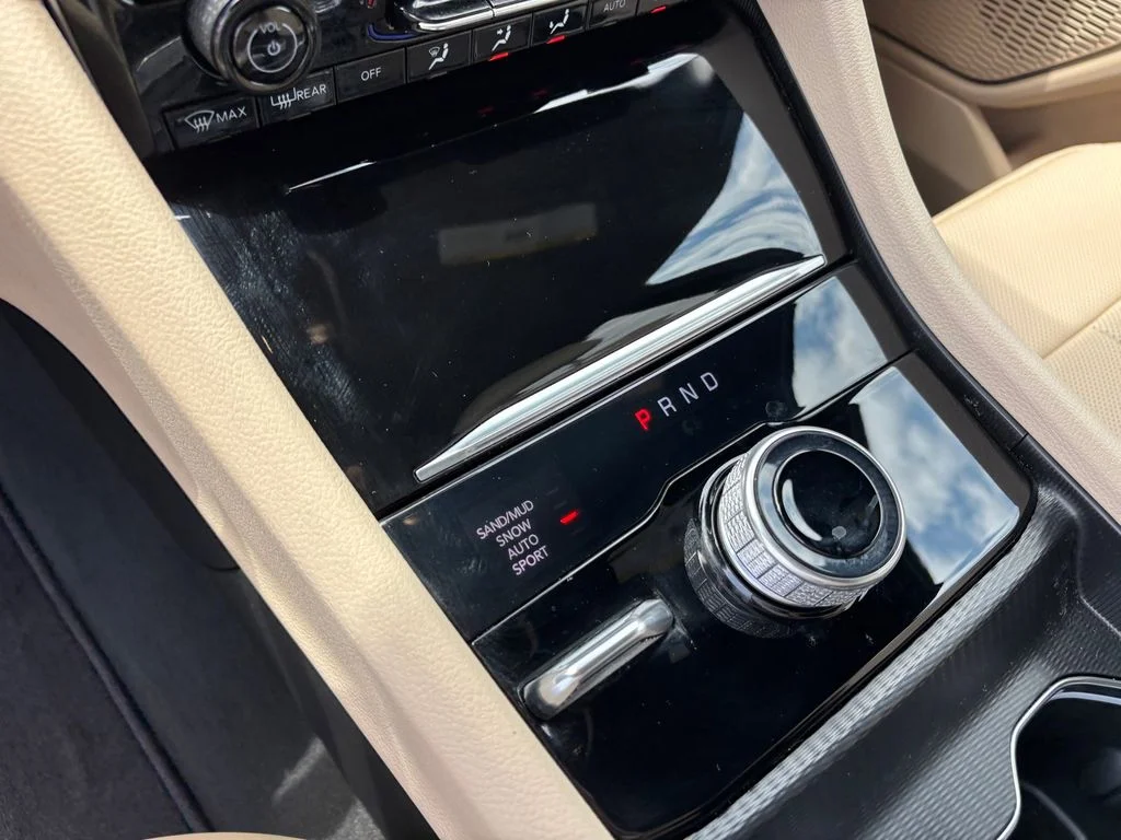 Used 2025 Gray Jeep Limited image 18