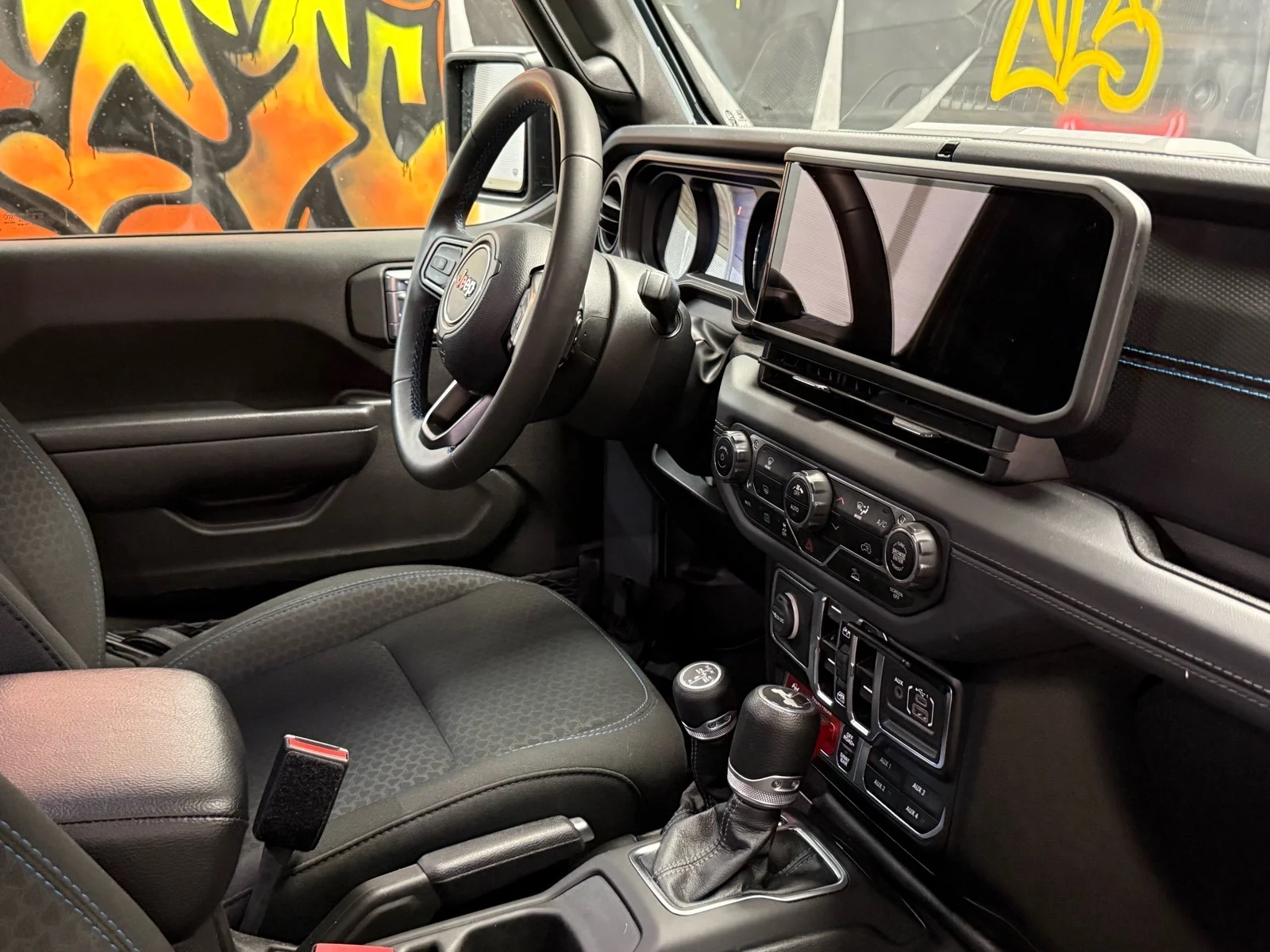 Used 2024 Anvil Clear Coat (pds) Jeep Rubicon 4xe image 24