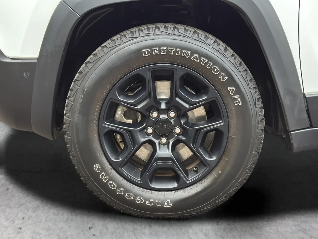 Used 2021 White Jeep Trailhawk image 34