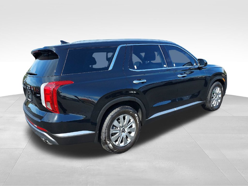 Used 2023 Black Hyundai SEL image 5