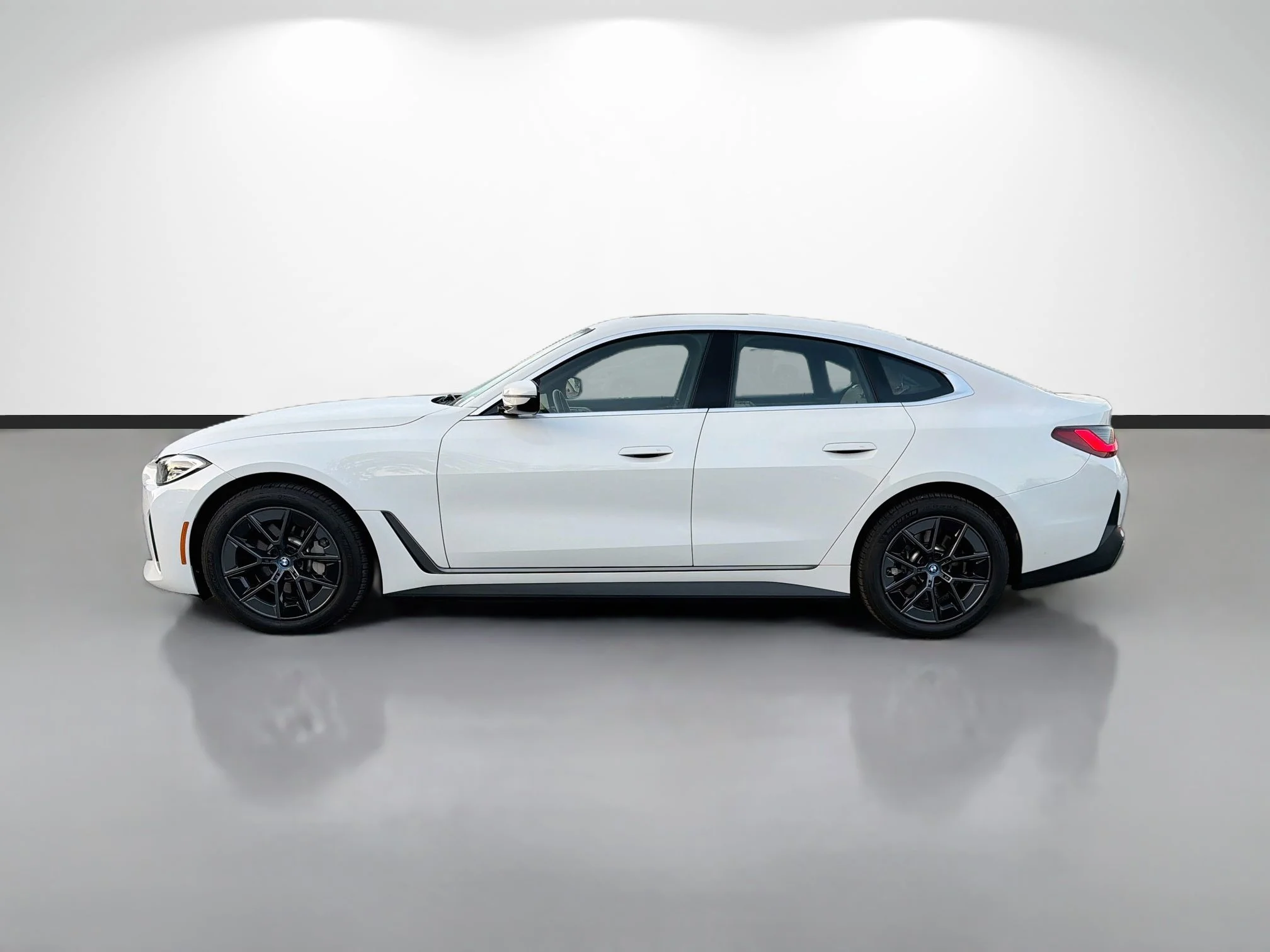 Used 2024 Alpine White BMW eDrive35 image 6
