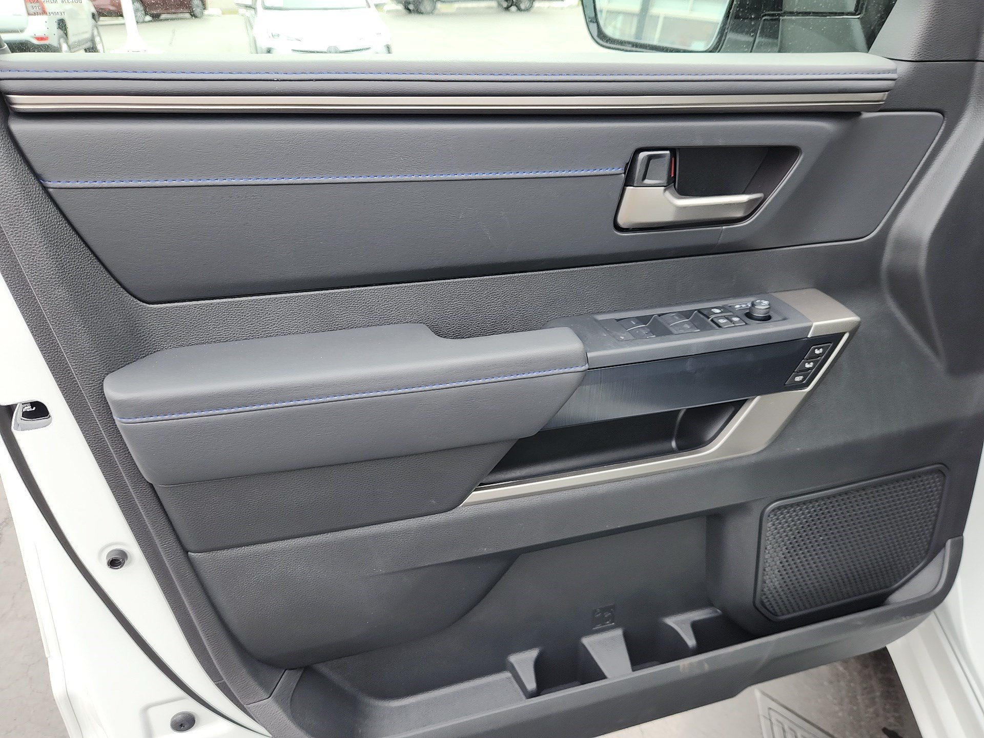 New 2026 Wind Chill Pearl <sup>1</sup> Toyota  Platinum image 10