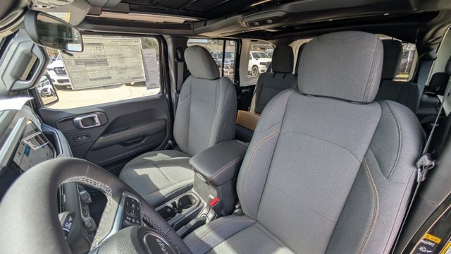 New 2026 Black Clear-Coat Exterior Paint Jeep Sahara image 15