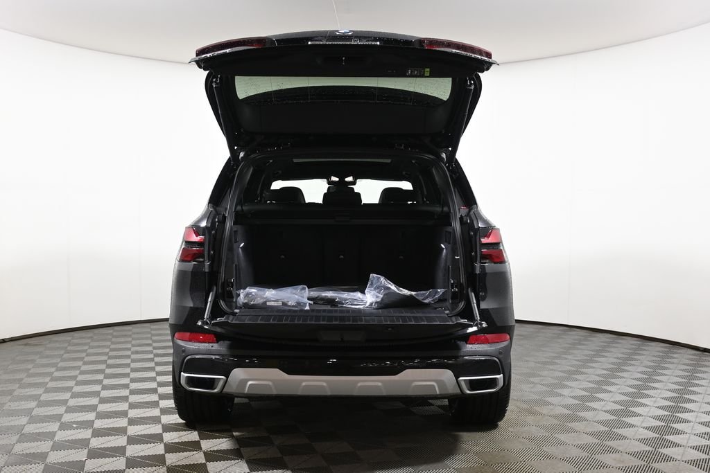 New 2026 Black Sapphire Metallic BMW xDrive40i image 36