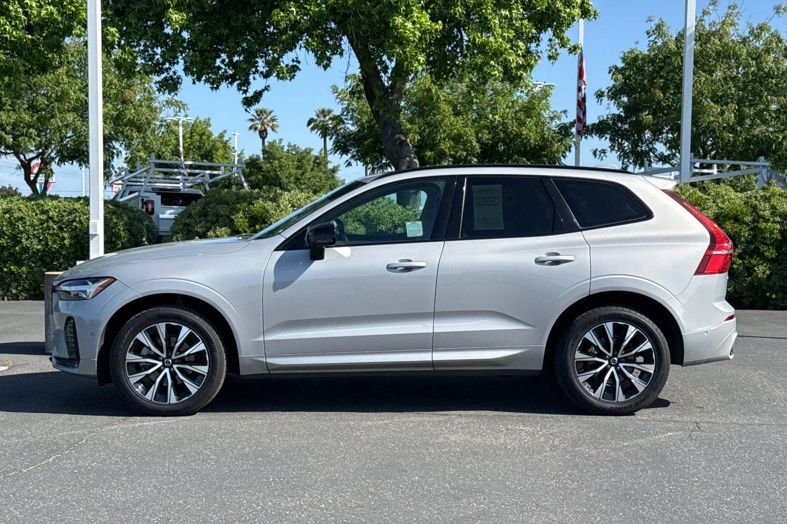Used 2023 Silver Dawn Metallic Volvo Plus Dark Theme image 7