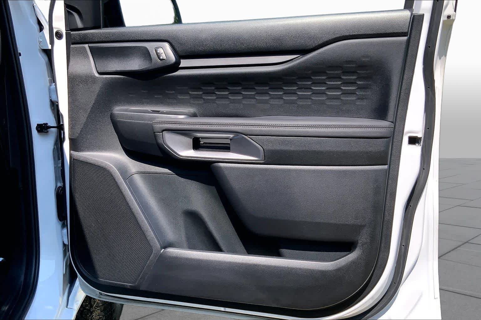 Used 2025 Oxford White Ford XLT image 23