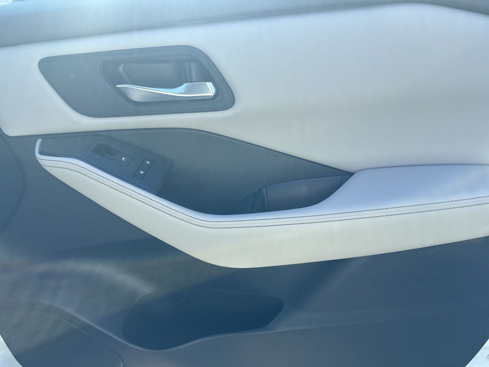 2025 Nissan Rogue SV - Photo 38