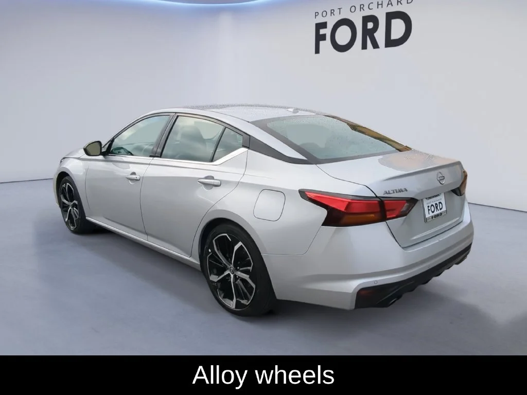 Used 2025 Silver Nissan 2.5 SR image 5