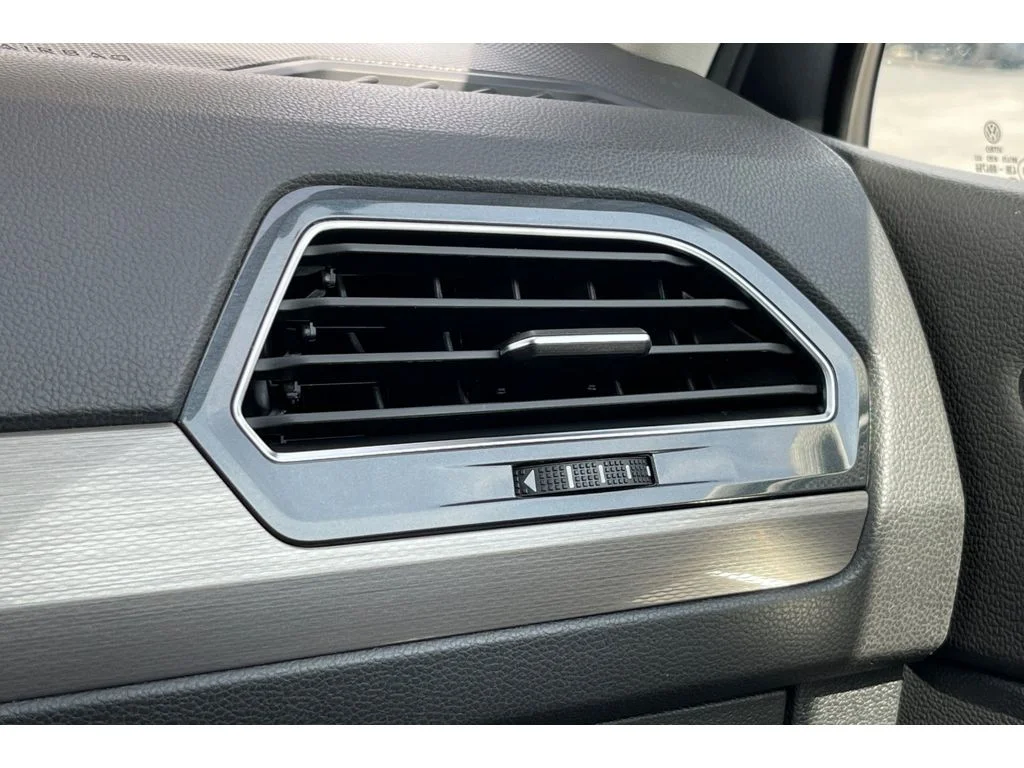 Used 2019 Platinum Gray Metallic Volkswagen SE image 30