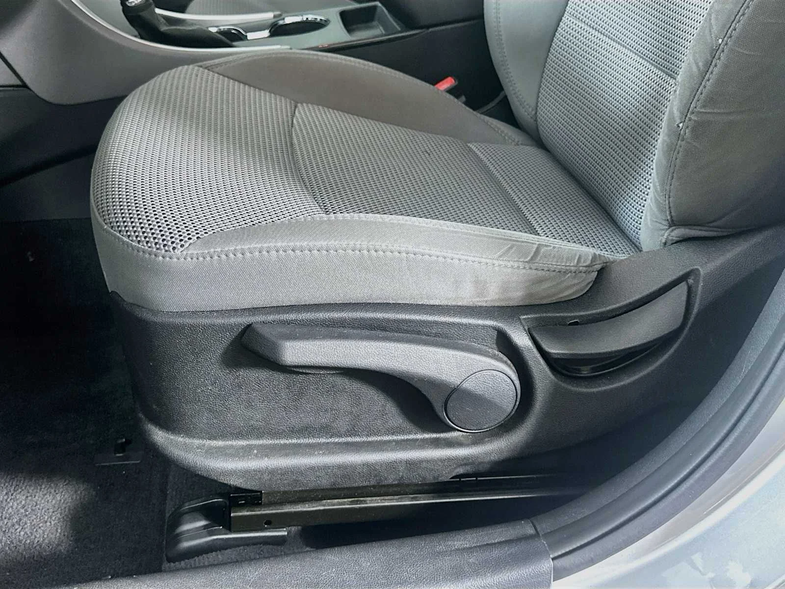 Used 2012 Radiant Silver Hyundai GLS PZEV image 16
