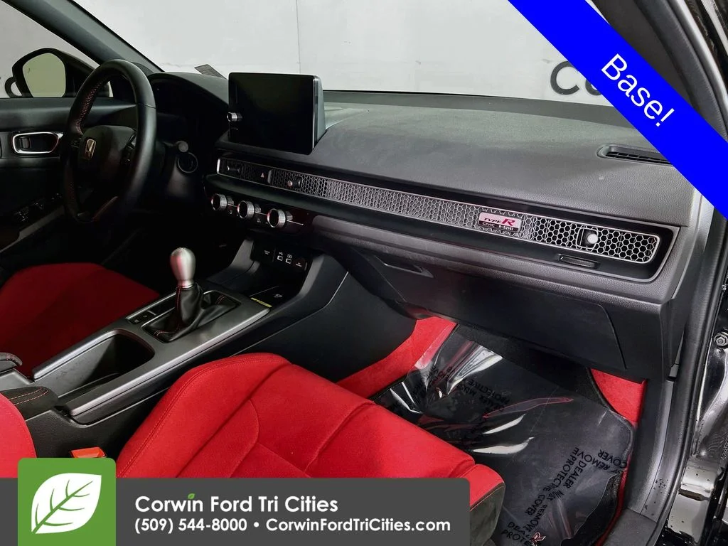 Used 2025 Crystal Black Pearl Honda  image 28