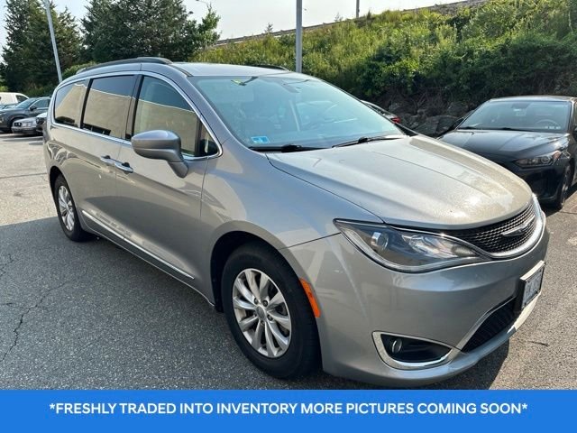 Used 2017 Silver Chrysler Touring L image 1