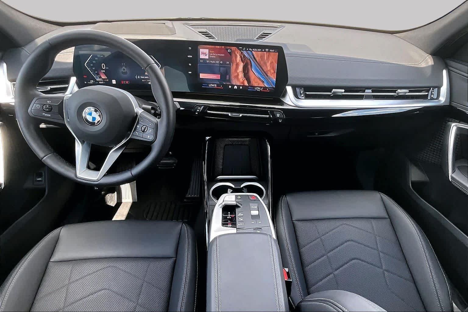 Used 2025 Cape York Green Metallic BMW xDrive28i image 15