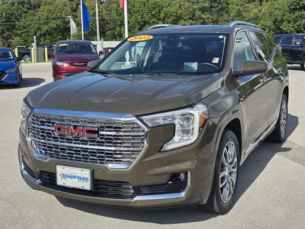 Used 2023 Deep Bronze Metallic GMC Denali image 3