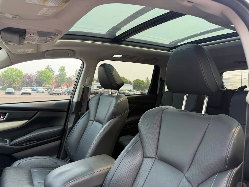 Used 2022 Ice Silver Metallic Subaru Limited image 9