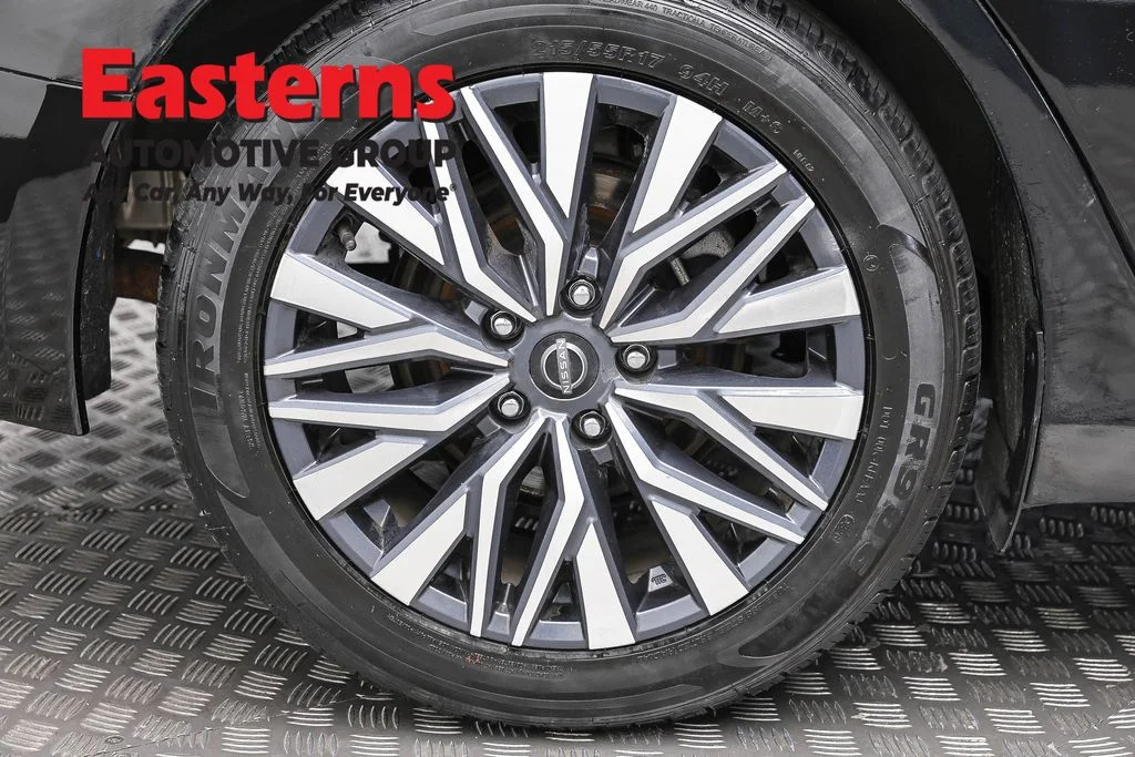 Used 2024 Black Nissan 2.5 SV image 27