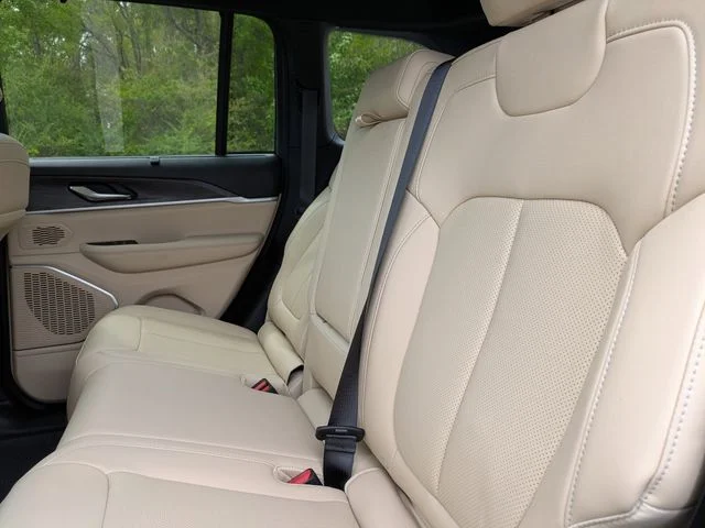 Used 2022 White Jeep 4xe image 15