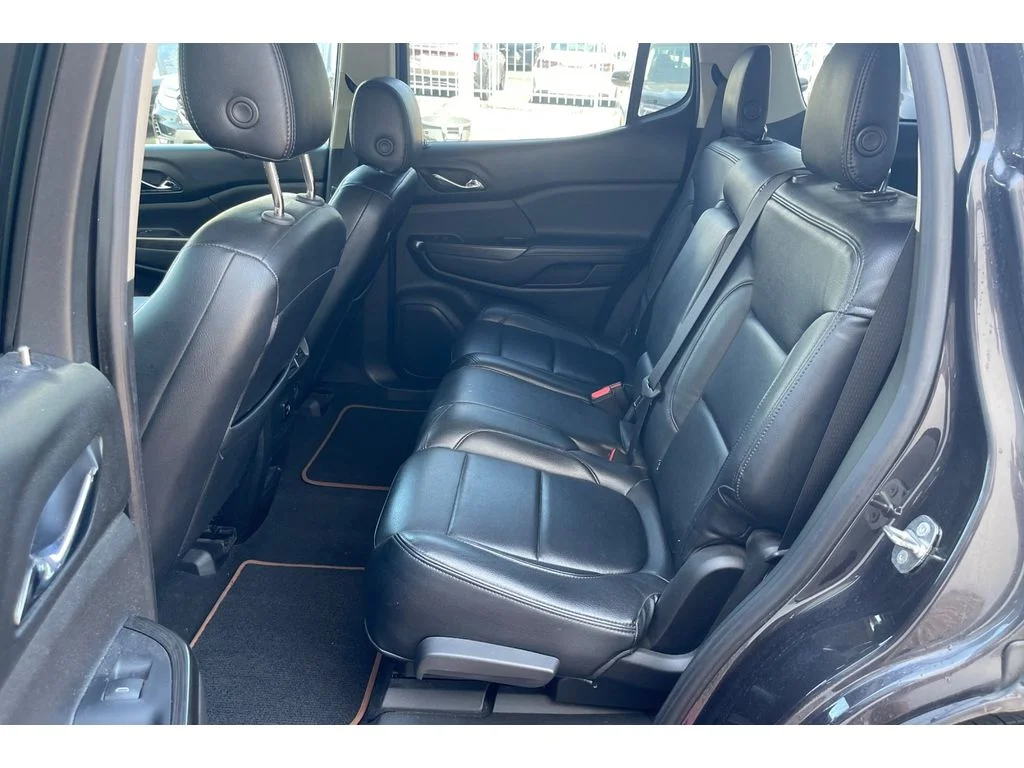 Used 2017 Iridium Metallic GMC SLE image 15