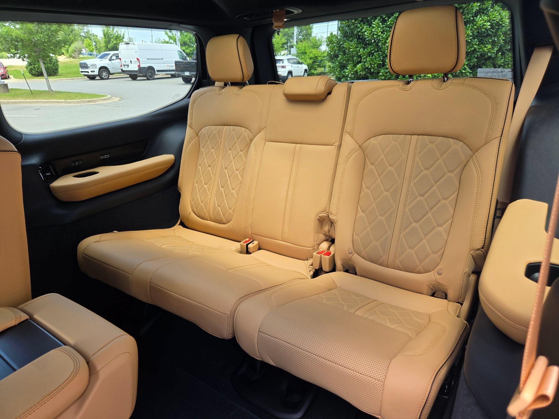 New 2026 Bright White Clear-Coat Exterior Paint Jeep Summit Reserve image 35