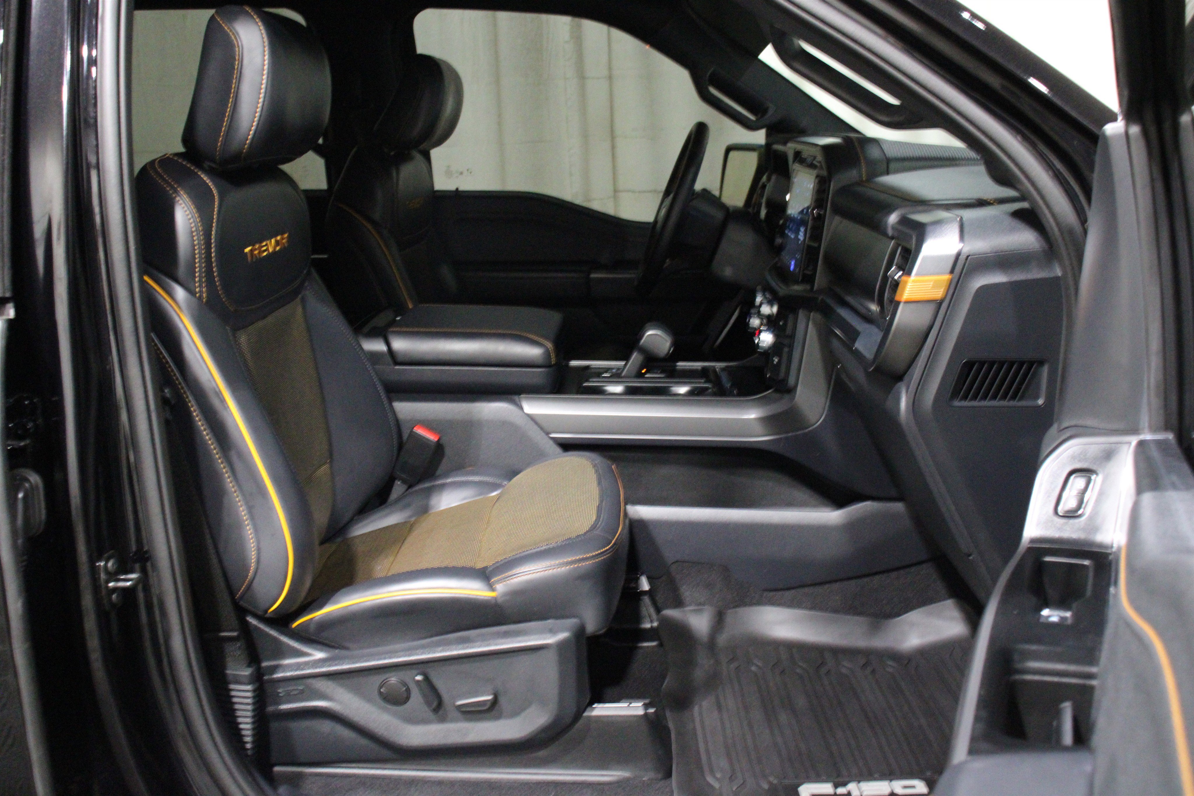 Used 2025 Agate Black Metallic Ford Tremor image 31