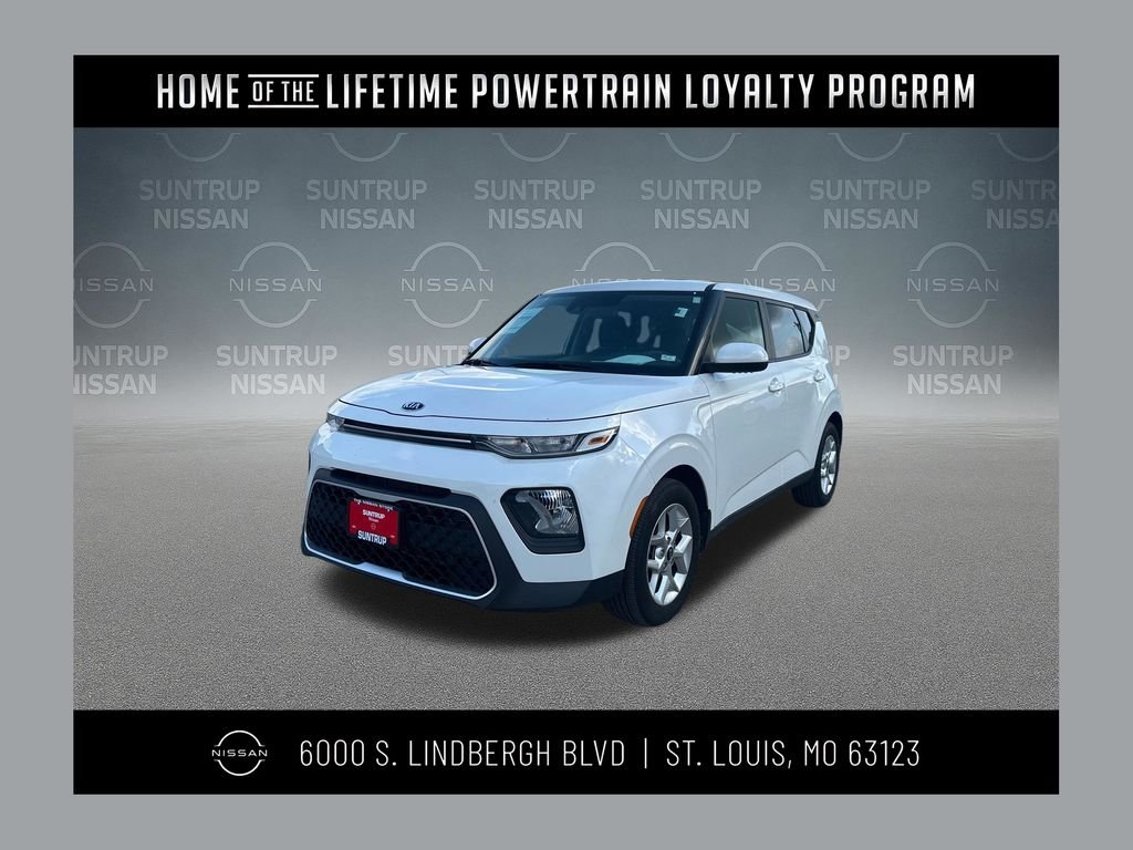 Used 2021 White Kia S image 1
