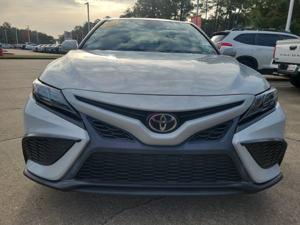 Used 2022 White Toyota SE image 4