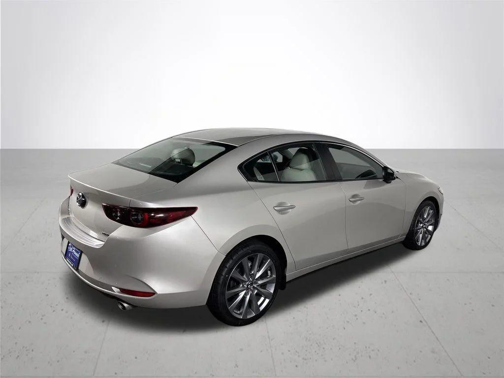Used 2022 Silver Mazda Preferred image 6