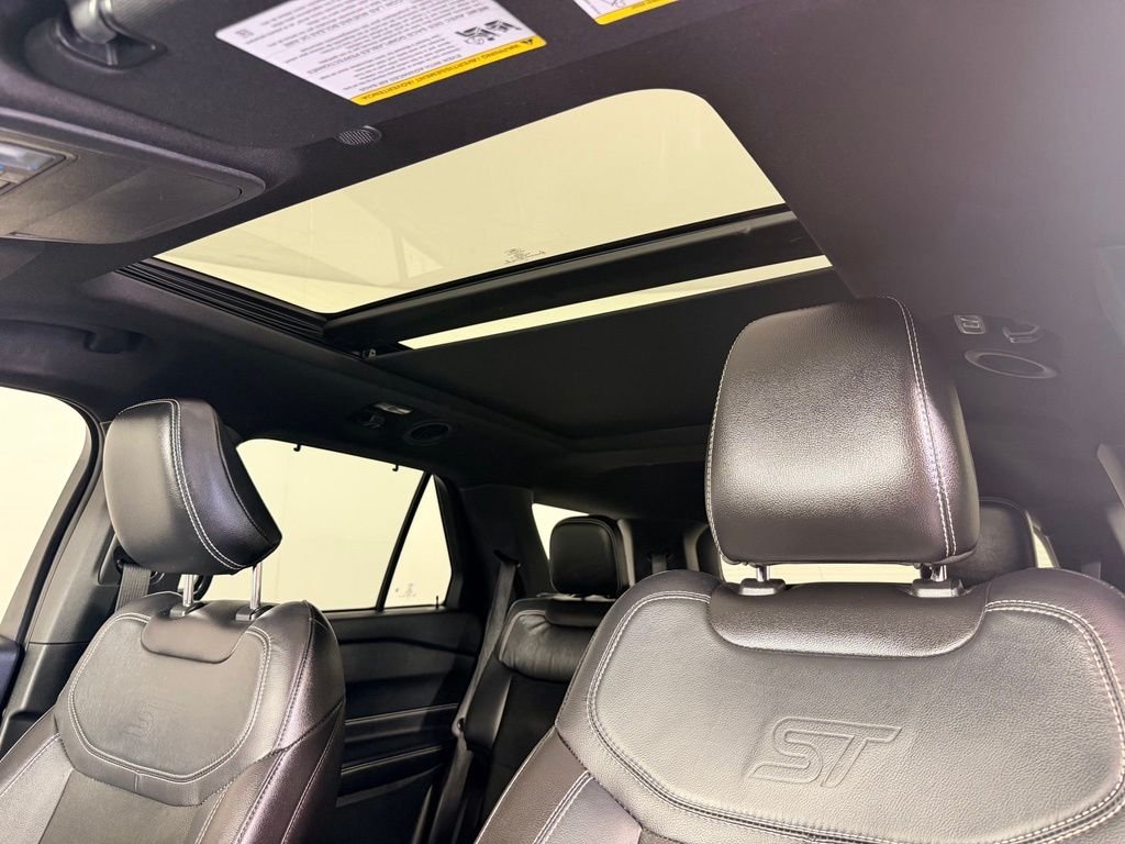 CieloFlor様ご確認ページ 2022 Ford Explorer ST | CarEdge | CarEdge