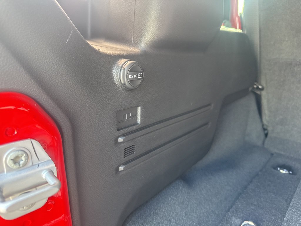 2025 Jeep Wrangler 4-Door Sahara - Photo 37