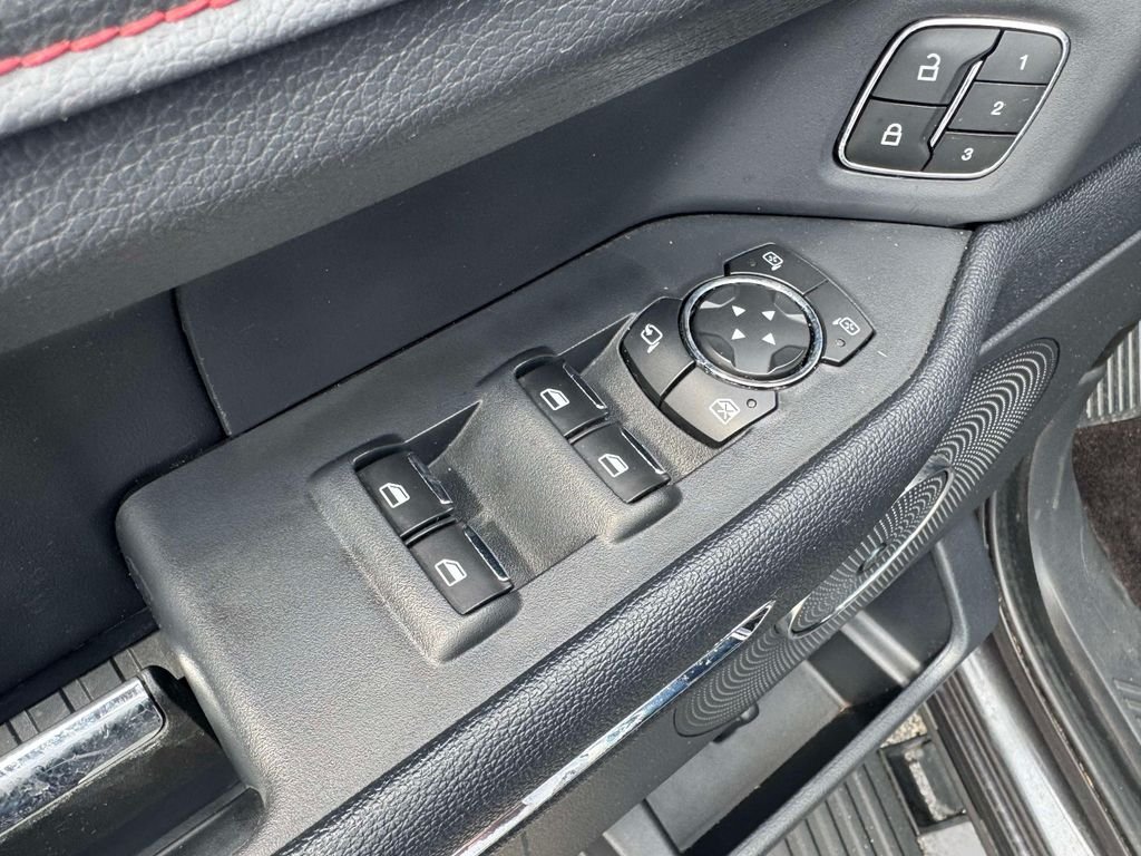 Used 2022  Ford Limited image 16