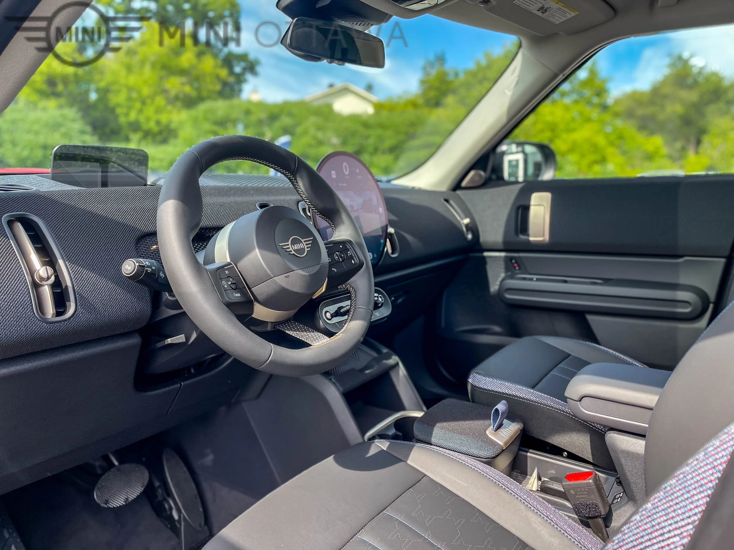 New 2027 Midnight Black II Metallic MINI SE image 8