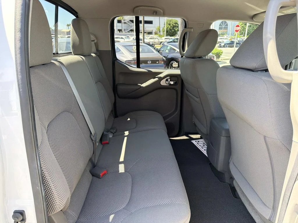 Used 2021 Glacier White Nissan SV image 27