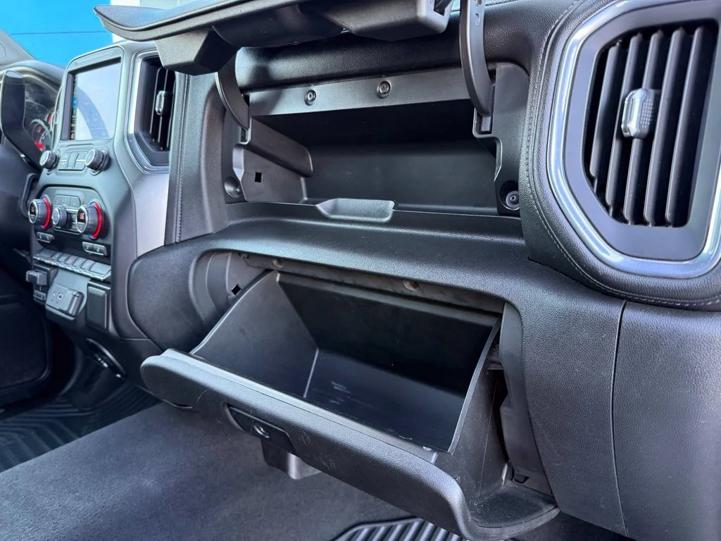 Used 2021 BLACK Chevrolet RST image 16