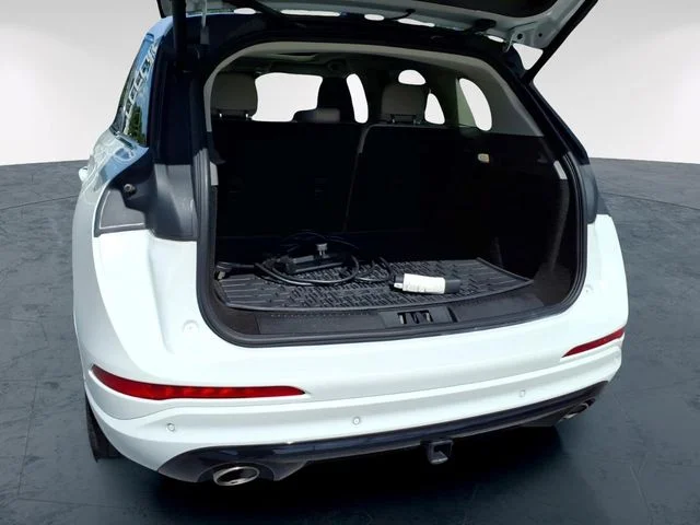 Used 2022 White Lincoln Grand Touring image 8