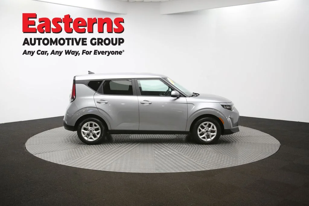 Used 2023  Kia LX image 43