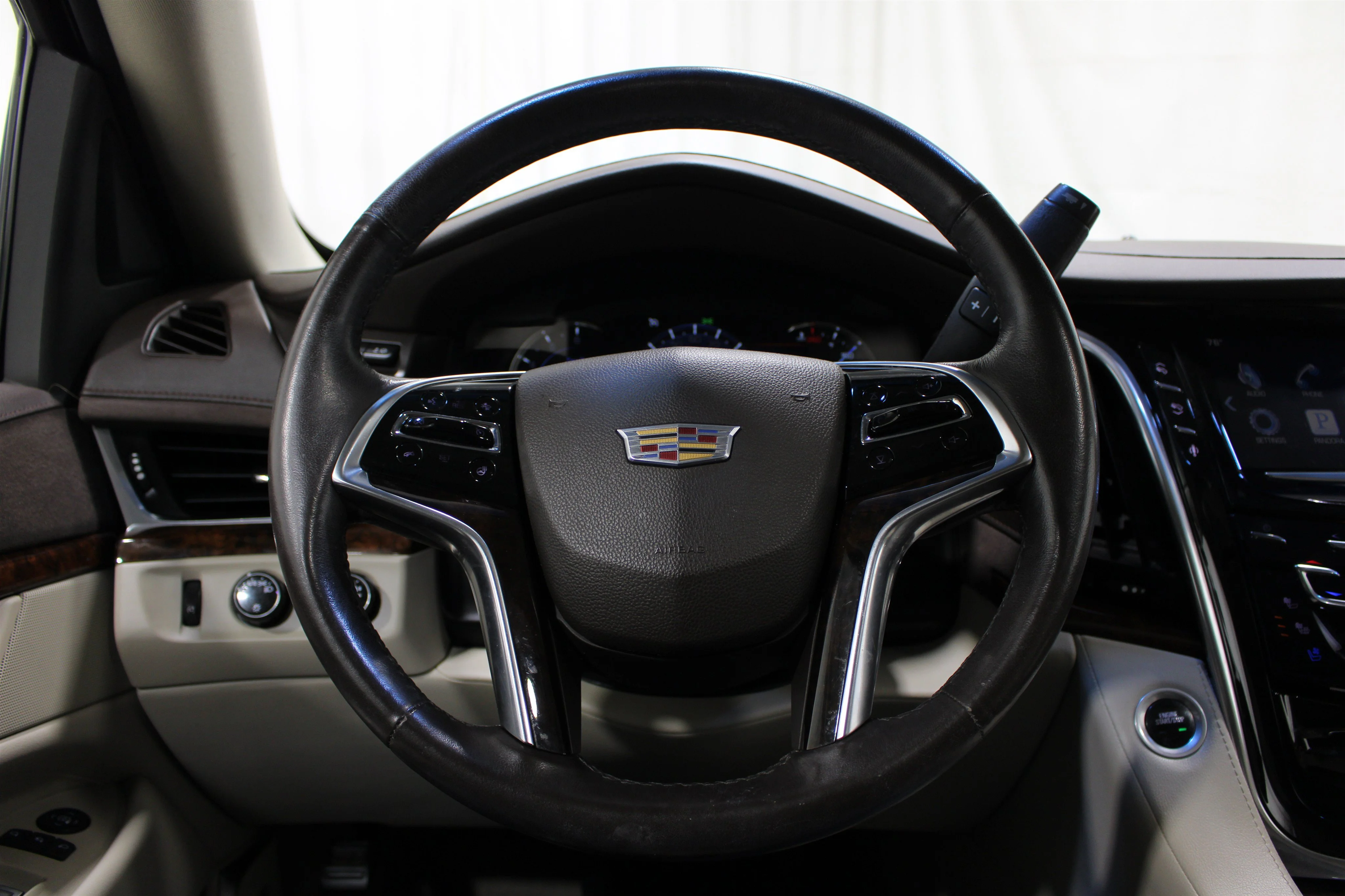 2016 Cadillac Escalade Luxury - Photo 11