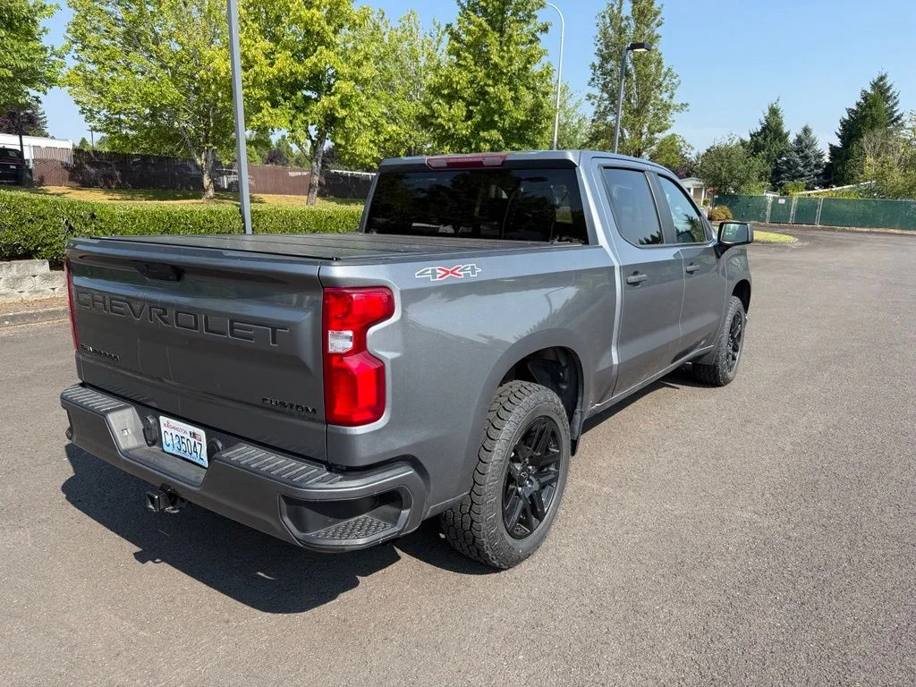 Used 2022 Satin Steel Metallic Chevrolet Custom image 7