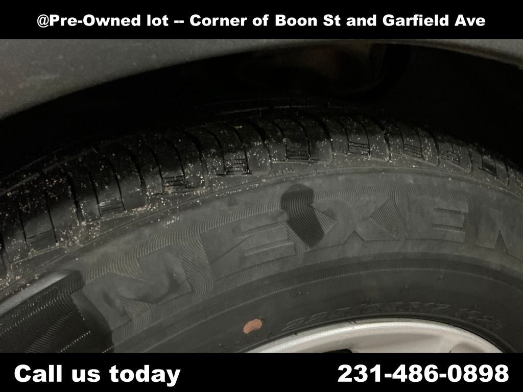 Used 2013 Black Ford SE image 12
