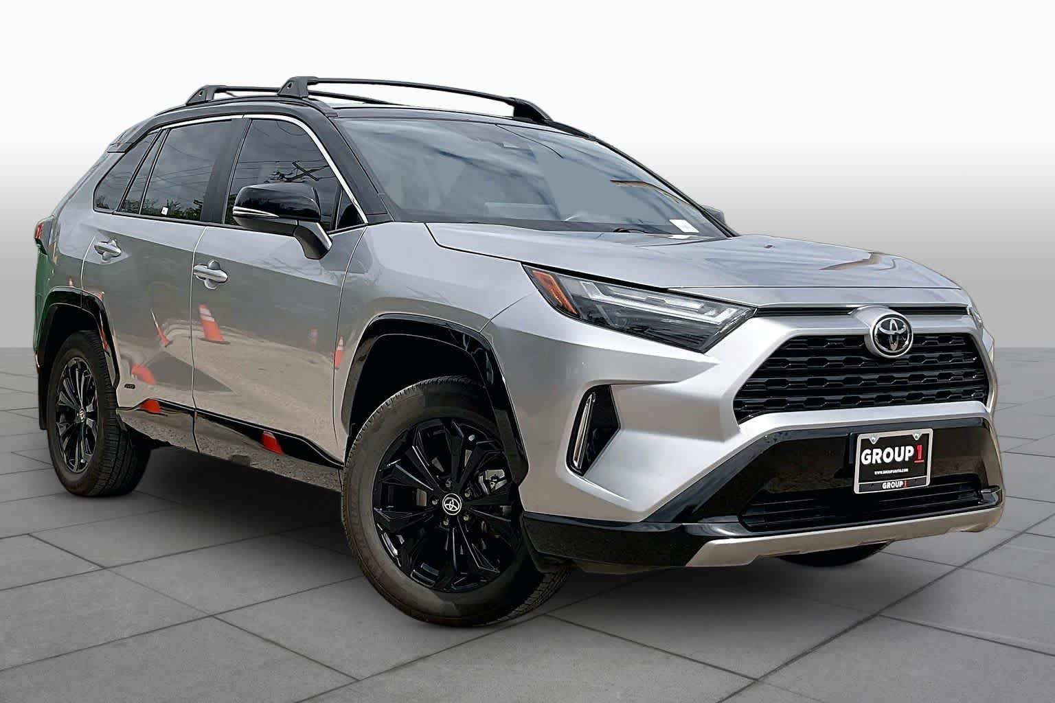 Used 2025 Silver Sky Metallic/Midnight Black Metallic Toyota Hybrid XSE image 3