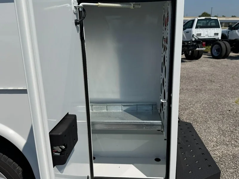 New 2026 Oxford White Ford Low KUV image 6