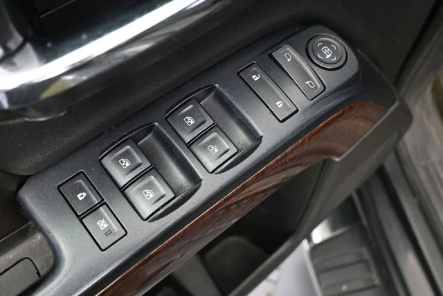 Used 2015 Black GMC SLE image 22