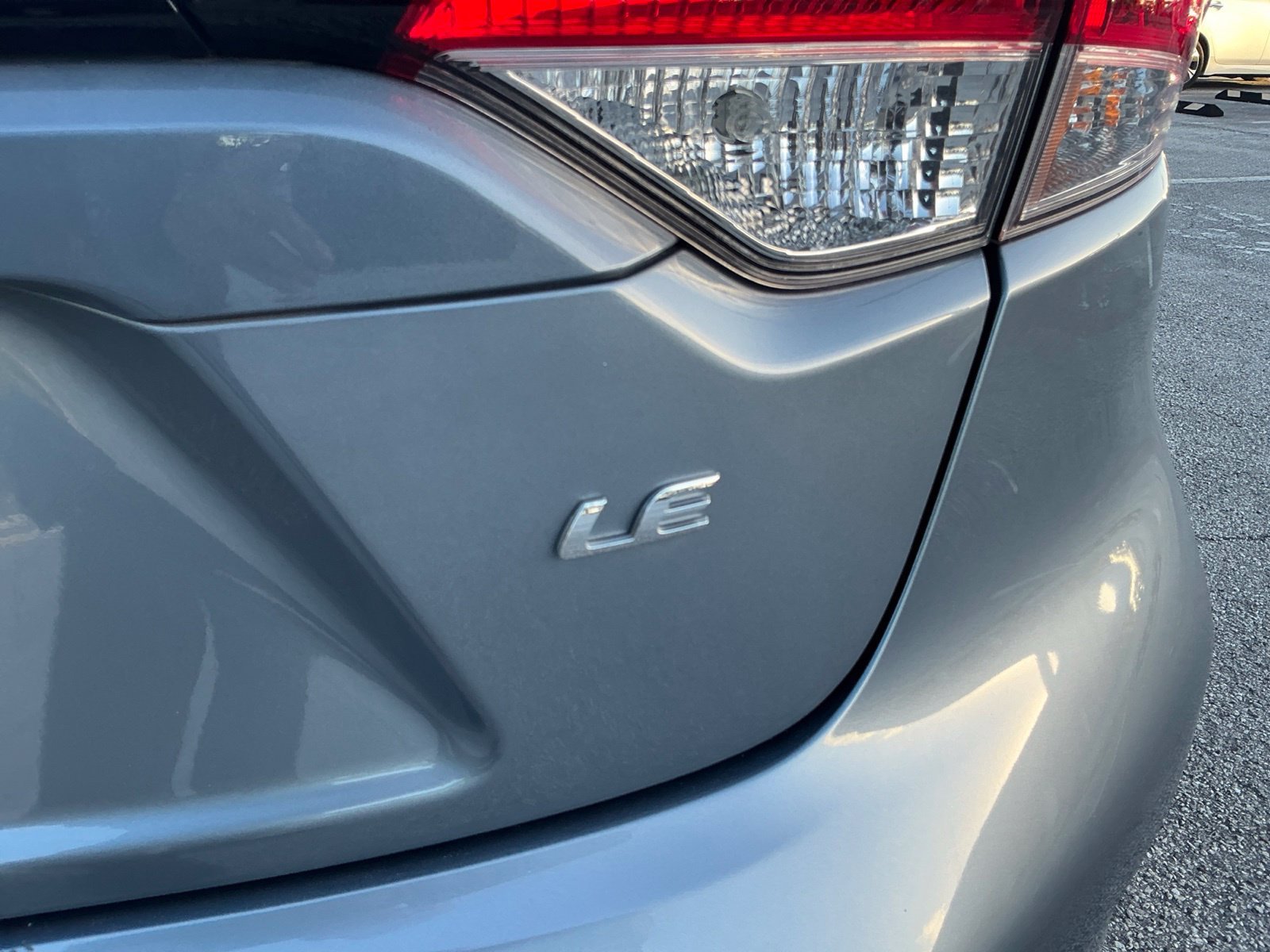 Used 2025  Toyota LE image 8