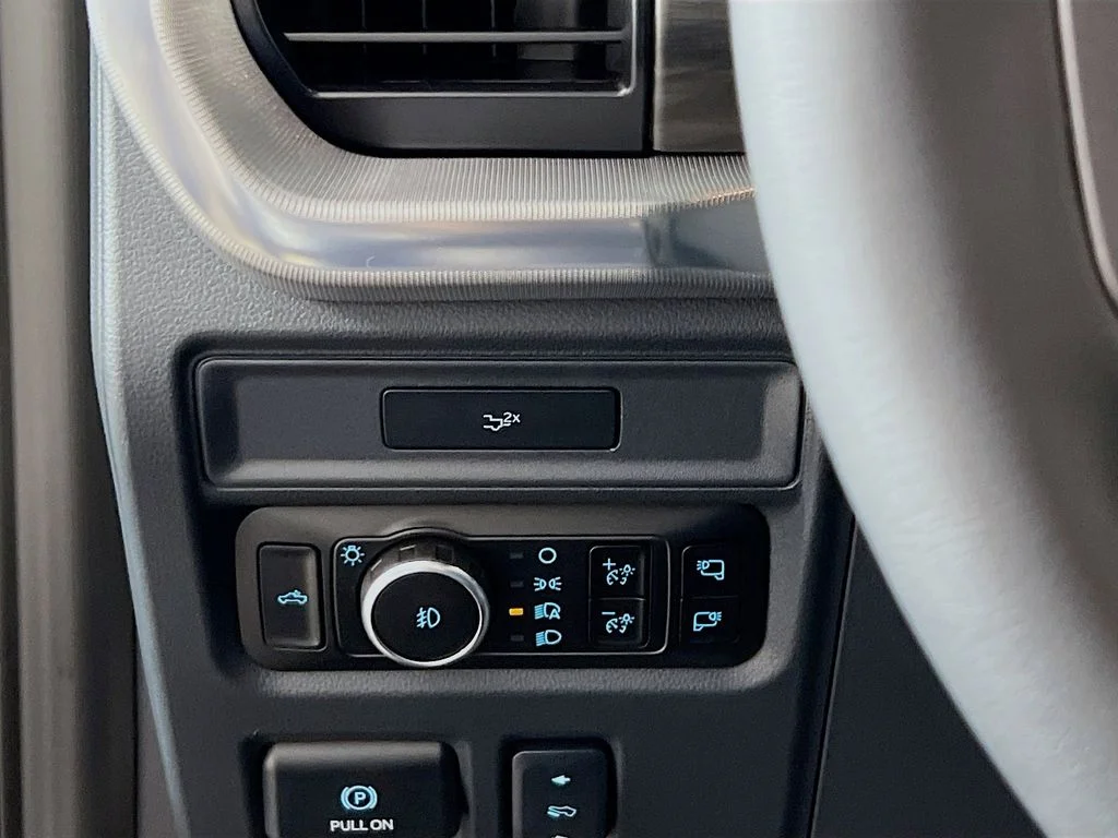 New 2026 Carbonized Gray Metallic Ford Lariat image 19
