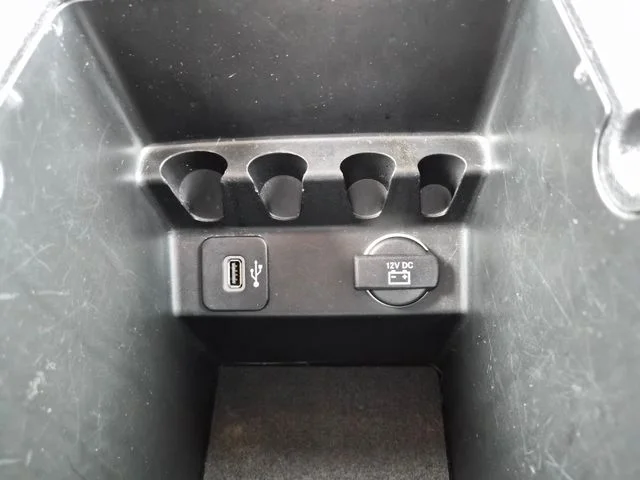 Used 2017 Silver Jeep Latitude image 35