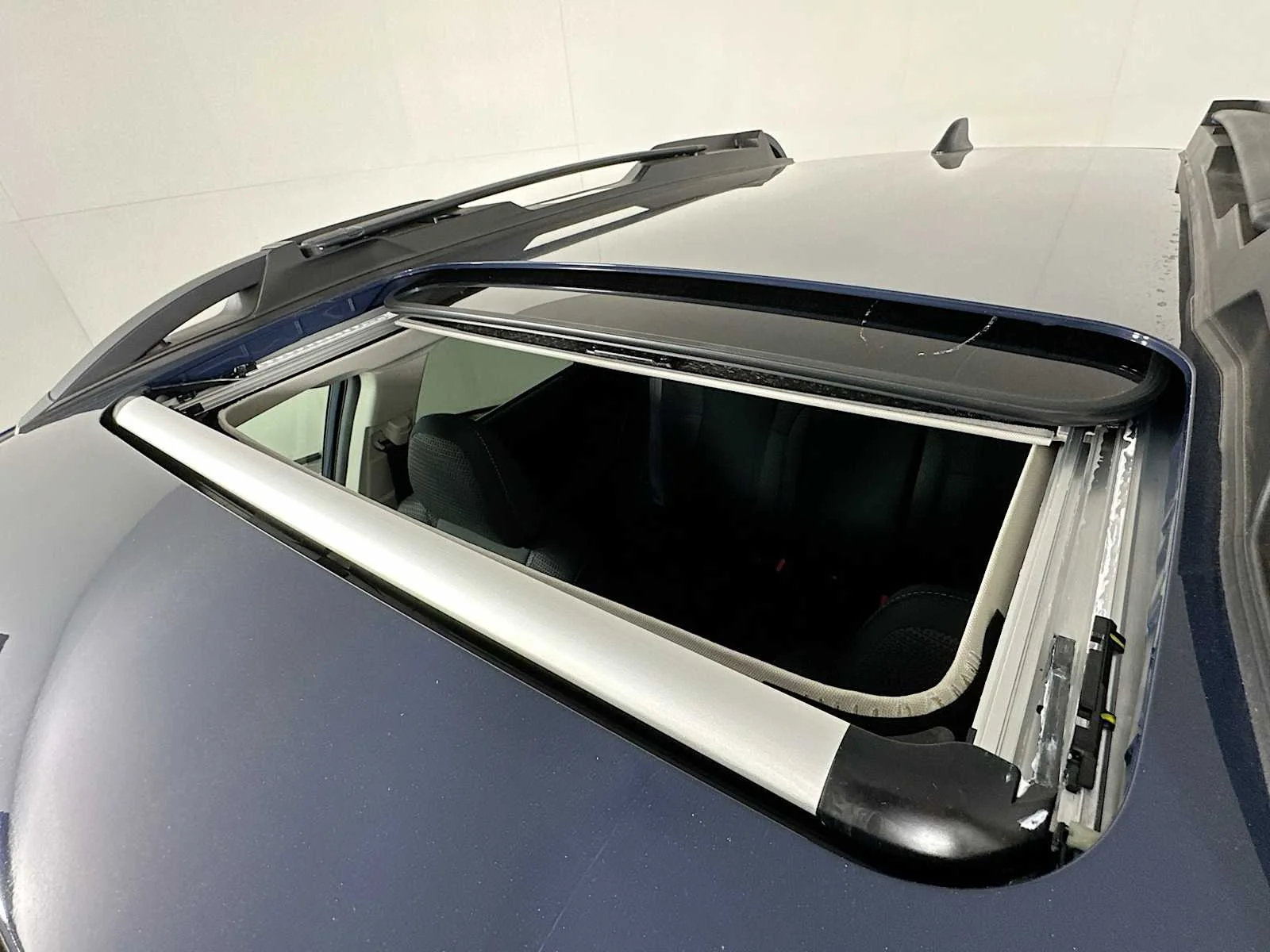 Used 2025 Cosmic Blue Pearl Subaru Premium image 20
