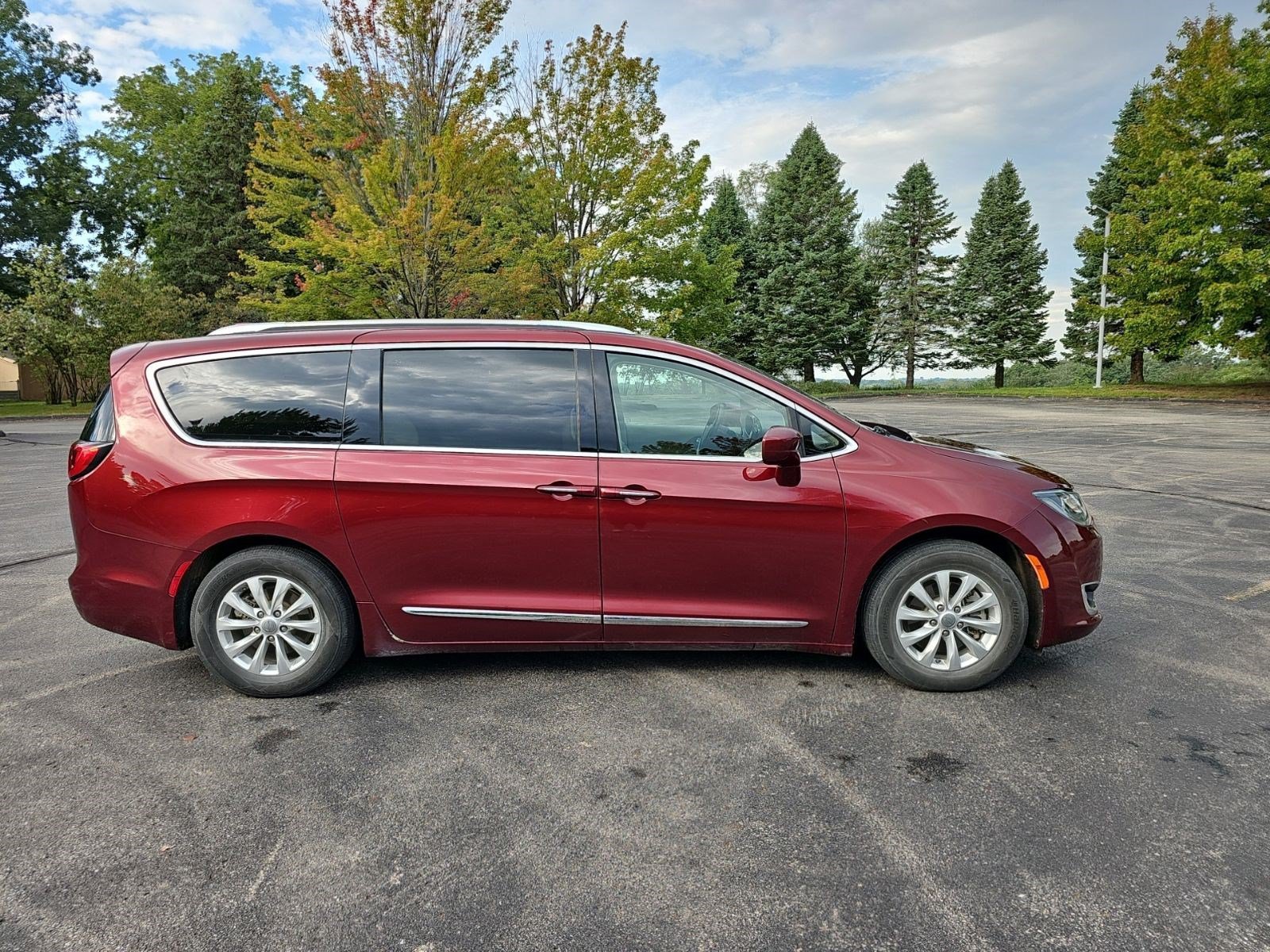 Used 2019 Velvet Red Pearlcoat Chrysler Touring L image 6