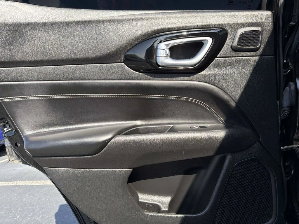 Used 2022 Black Jeep Latitude image 13