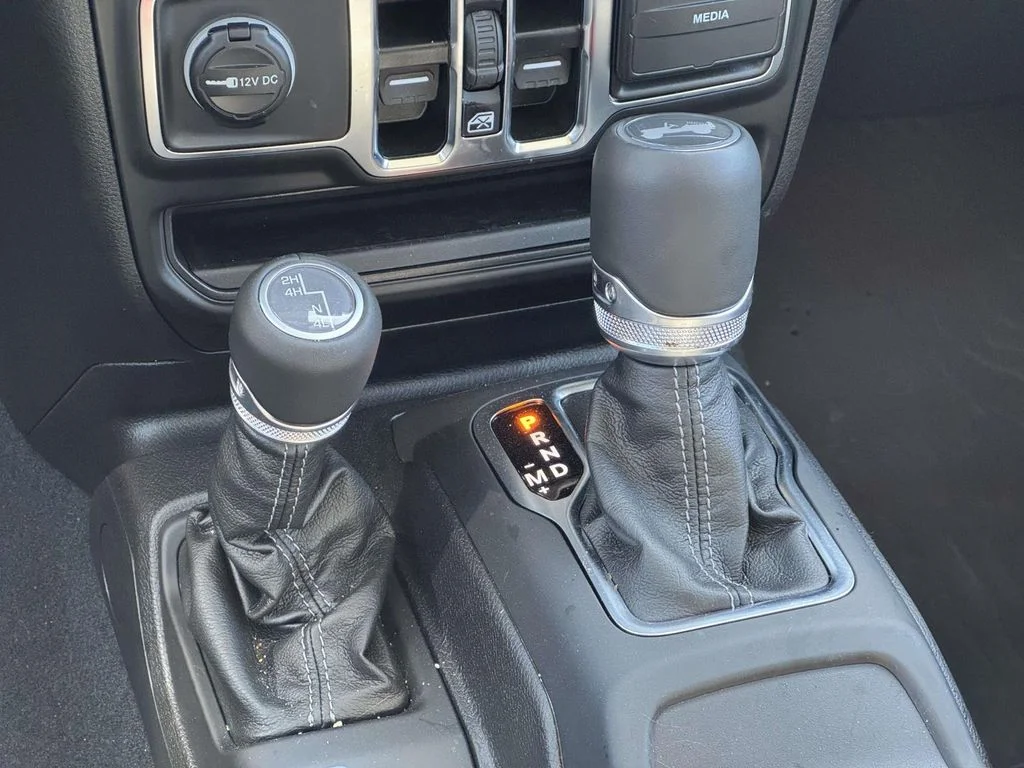 2025 Jeep Wrangler 4-Door Sahara - Photo 21