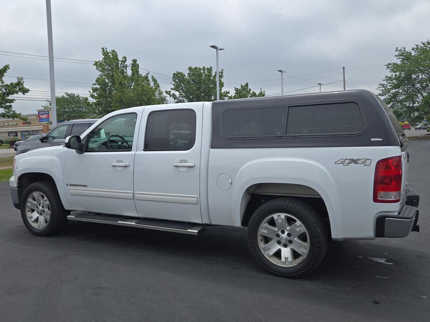 Used 2007 Summit White GMC SLT image 4