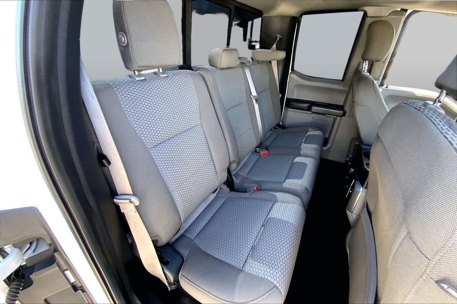 Used 2018 Oxford White Ford XLT image 16